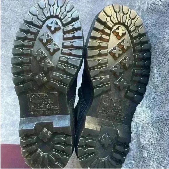 Dr. Martens 1460 Pascal Boot in Black/Olive Women’s Size 5 NIB - Picture 6 of 7